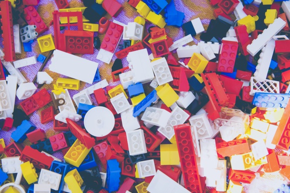 Lego vend beaucoup de briques en plastique