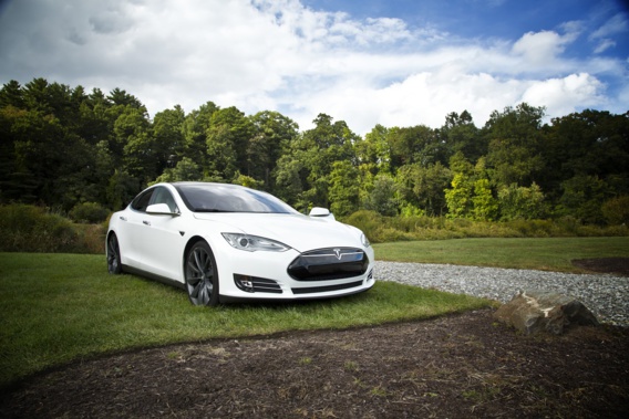 Finalement, Tesla va garder une partie de ses points de vente