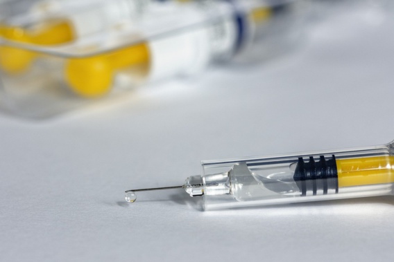 Le gouvernement espère immuniser la moitié de la population d'ici juin
