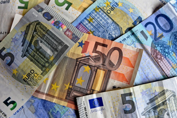 Une profusion inédite de billets de banque en euros en circulation