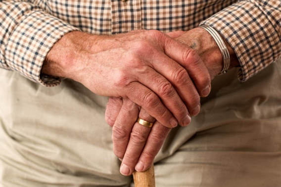 Retraites : le coût de la vieillesse à domicile augmente plus vite que l'inflation
