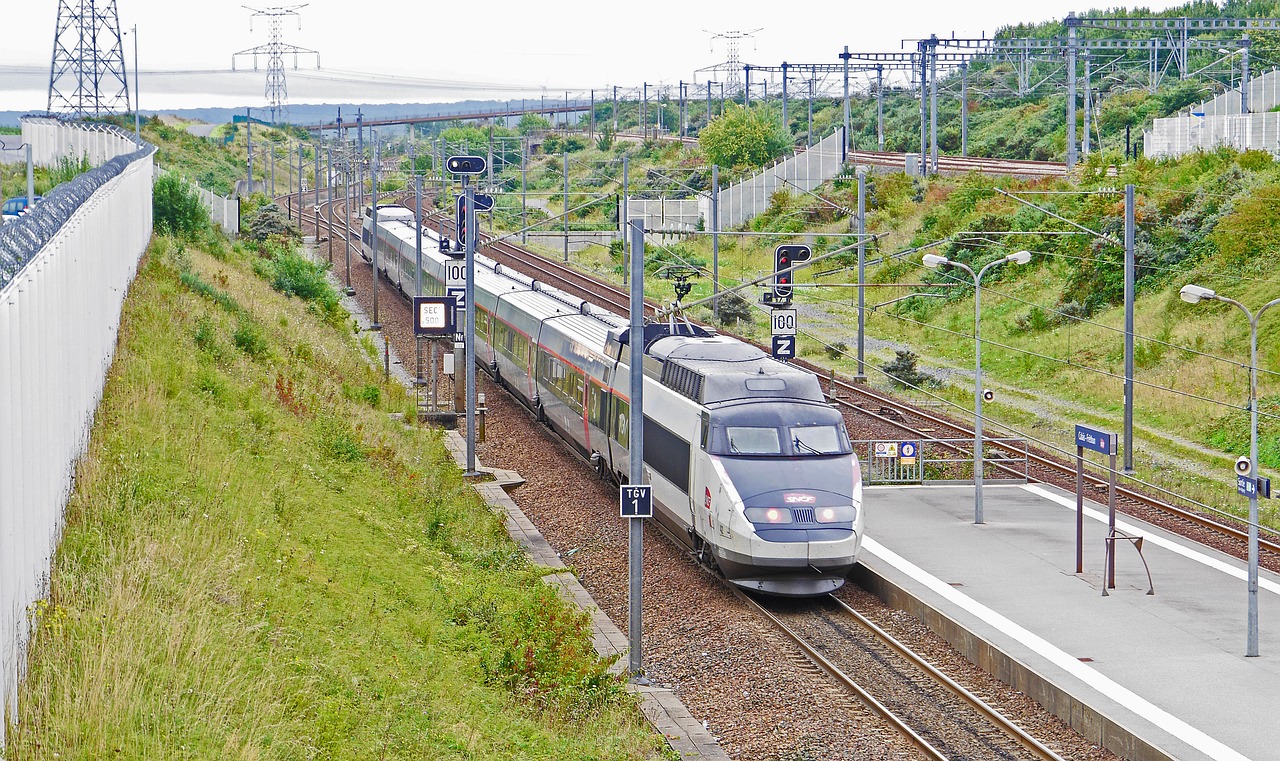 inOui, le nouveau TGV haut de gamme de la SNCF, entre en piste