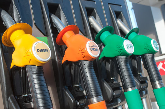 Hausse du prix des carburants : le gouvernement devrait faire des annonces en fin de semaine