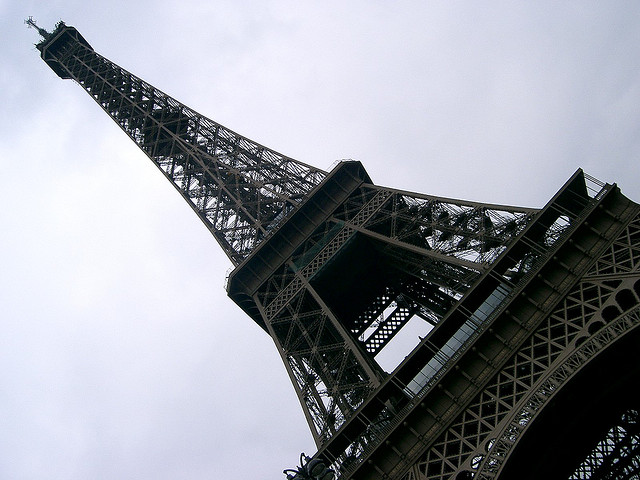 L'aménagement des sous-sols de la Tour Eiffel pourrait coûter une centaine de millions d'euros.