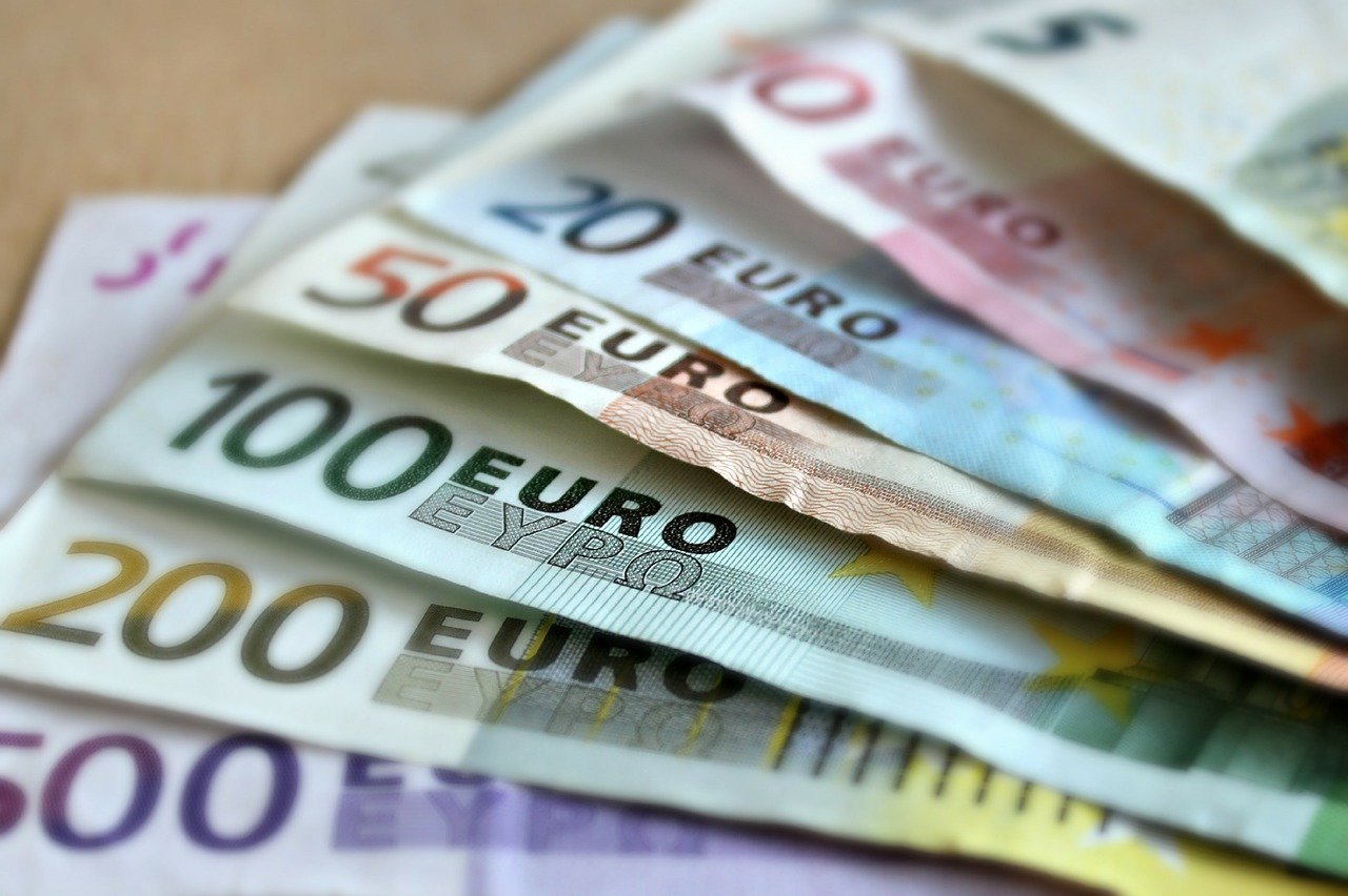 Les Français n'ont jamais autant aimé l'euro au black - Challenges