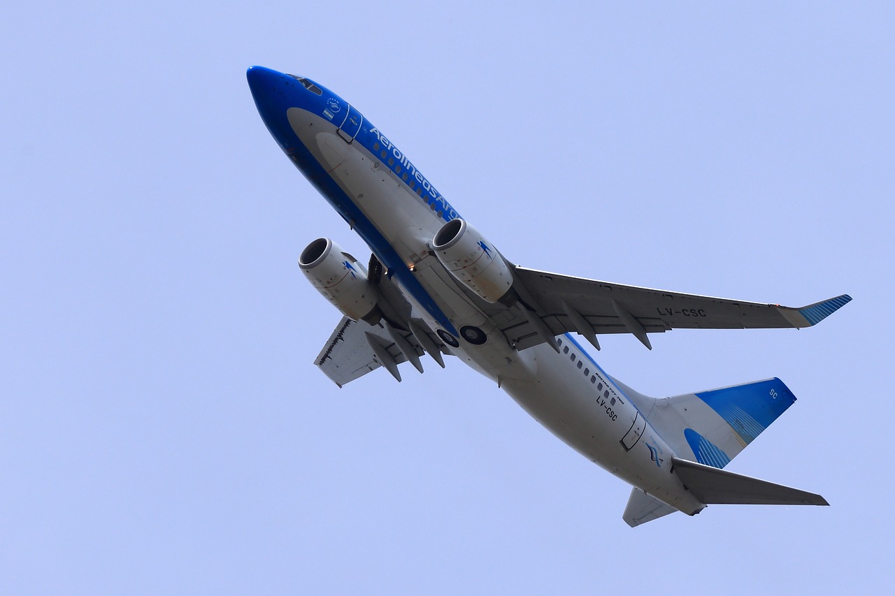 Boeing de nouveau dans la tourmente après le crash en Chine