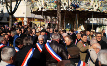 Les élus locaux rejouent les Etats Généraux de 1789 à Matignon