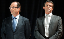 Manuel Valls présente la démission de son gouvernement, François Hollande le reconduit