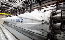 SpaceX pose sa fusée sur une barge en pleine mer