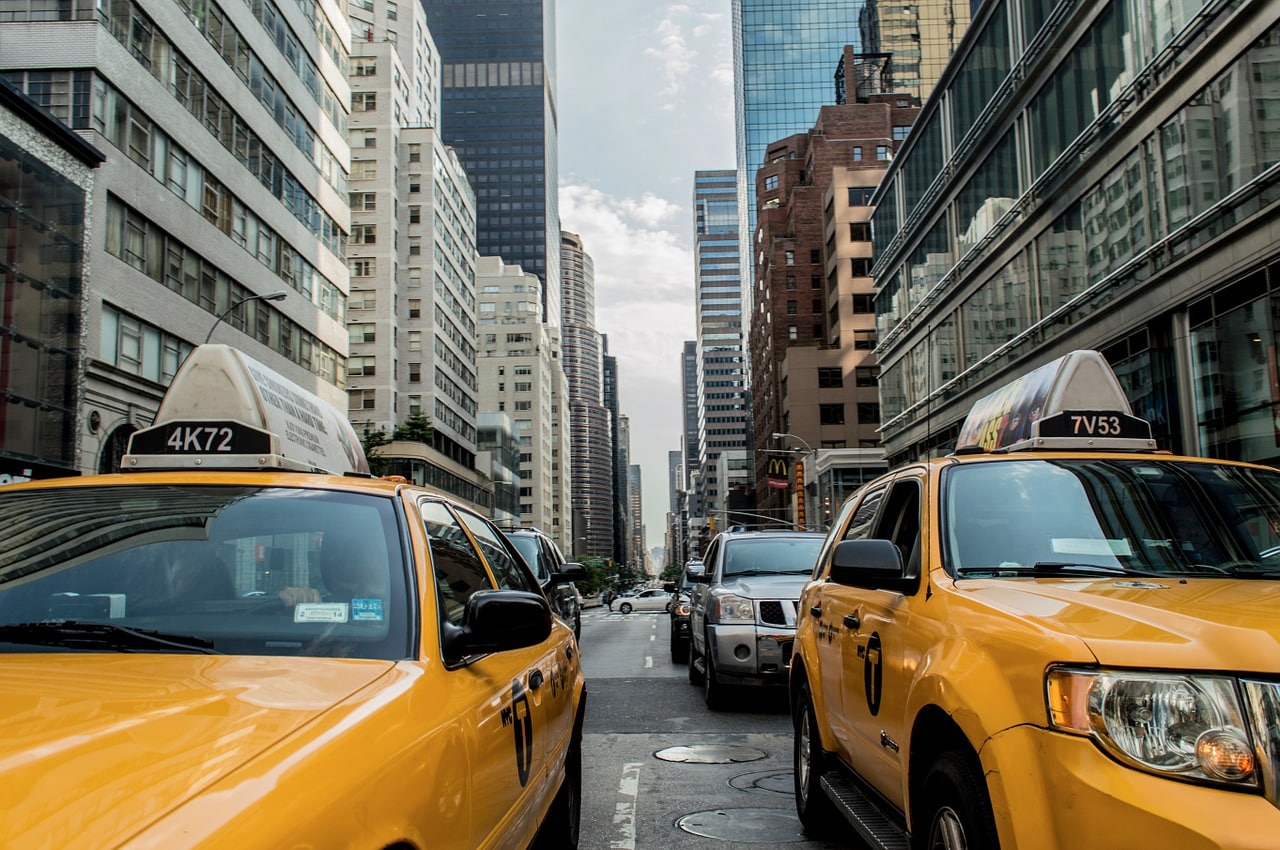 Un taxi autonome roule à Singapour