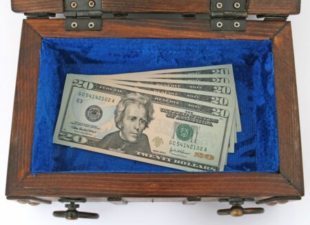 Plus de milliardaires dans le monde, mais moins de richesses