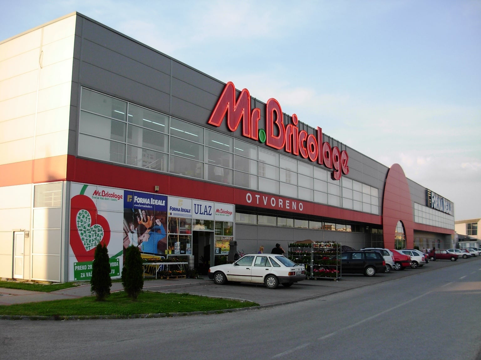 Mr Bricolage réduit fortement la voilure