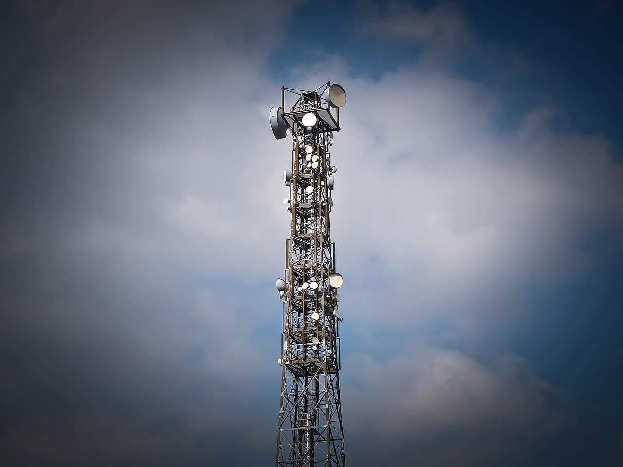 Couverture des zones blanches : Orange, Bouygues Telecom et SFR ne décolèrent pas