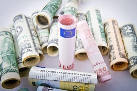 L'euro continue de s'apprécier face au dollar