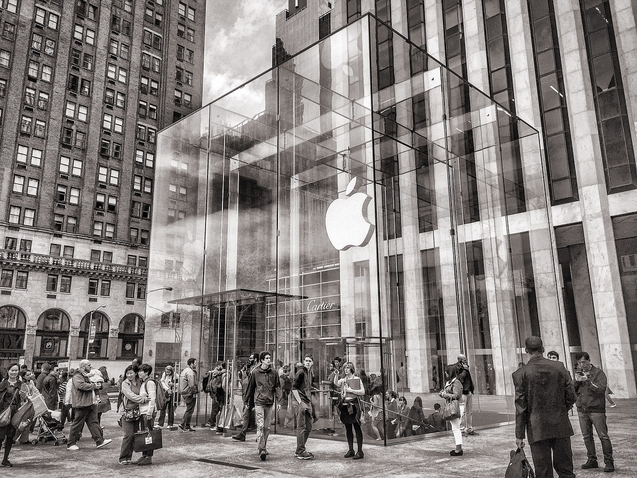 Apple franchit le seuil des 1 000 milliards de dollars en Bourse
