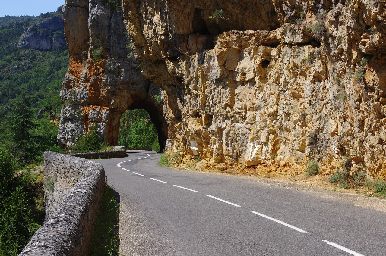 Le réseau routier entretenu par l'État a besoin de travaux