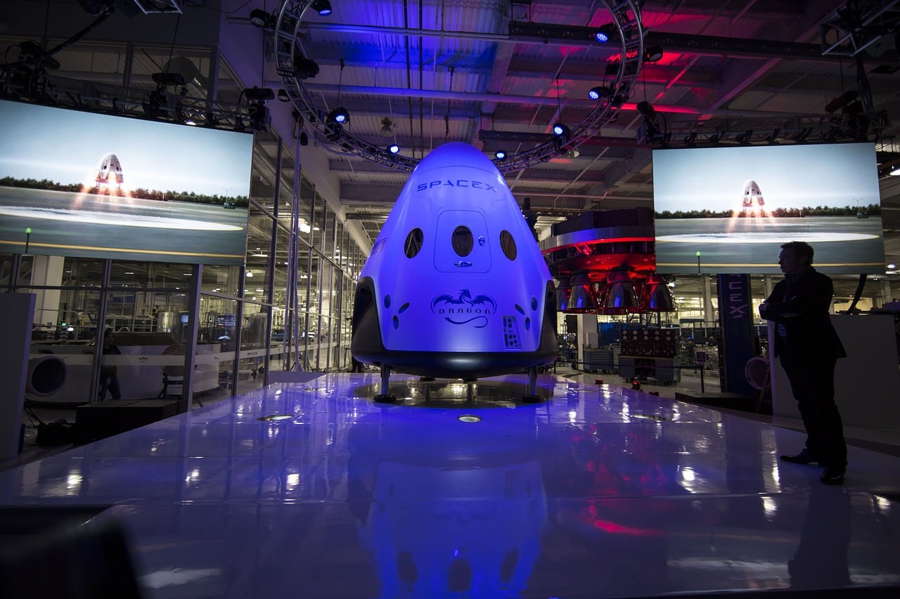 SpaceX va licencier des centaines d’employés