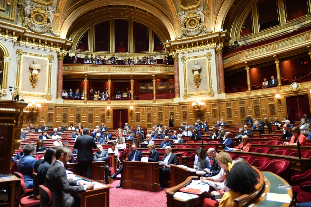 Le Sénat vote l’interdiction de la destruction des invendus non alimentaires