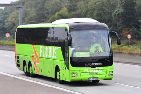 Grève à la SNCF : les prix des bus explosent
