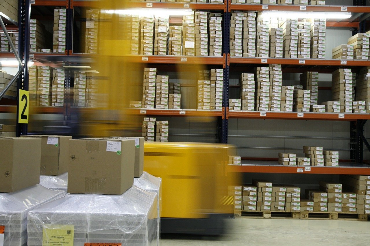 Amazon embauche 100 000 personnes pour faire face à la hausse des commandes en ligne