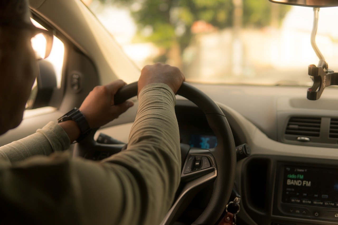 VTC : la justice californienne ordonne la requalification des chauffeurs en employés