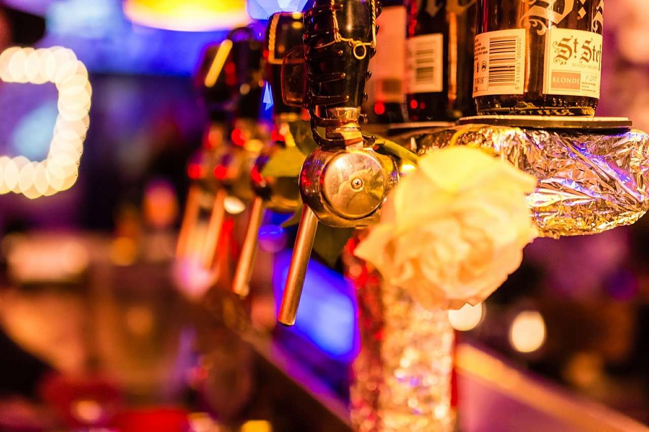 Zone d'alerte maximale à Paris : les bars fermés, les restaurants toujours ouverts