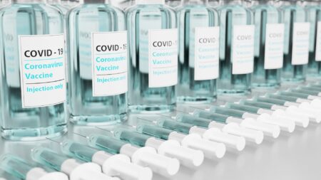 Sanofi n’aura pas de vaccin Covid-19 à ARN en 2021