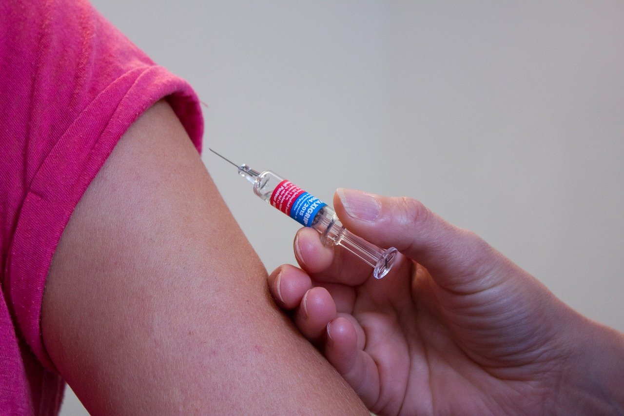 Vaccin covid et assurance emprunteur : la FFA dément une fake news virale