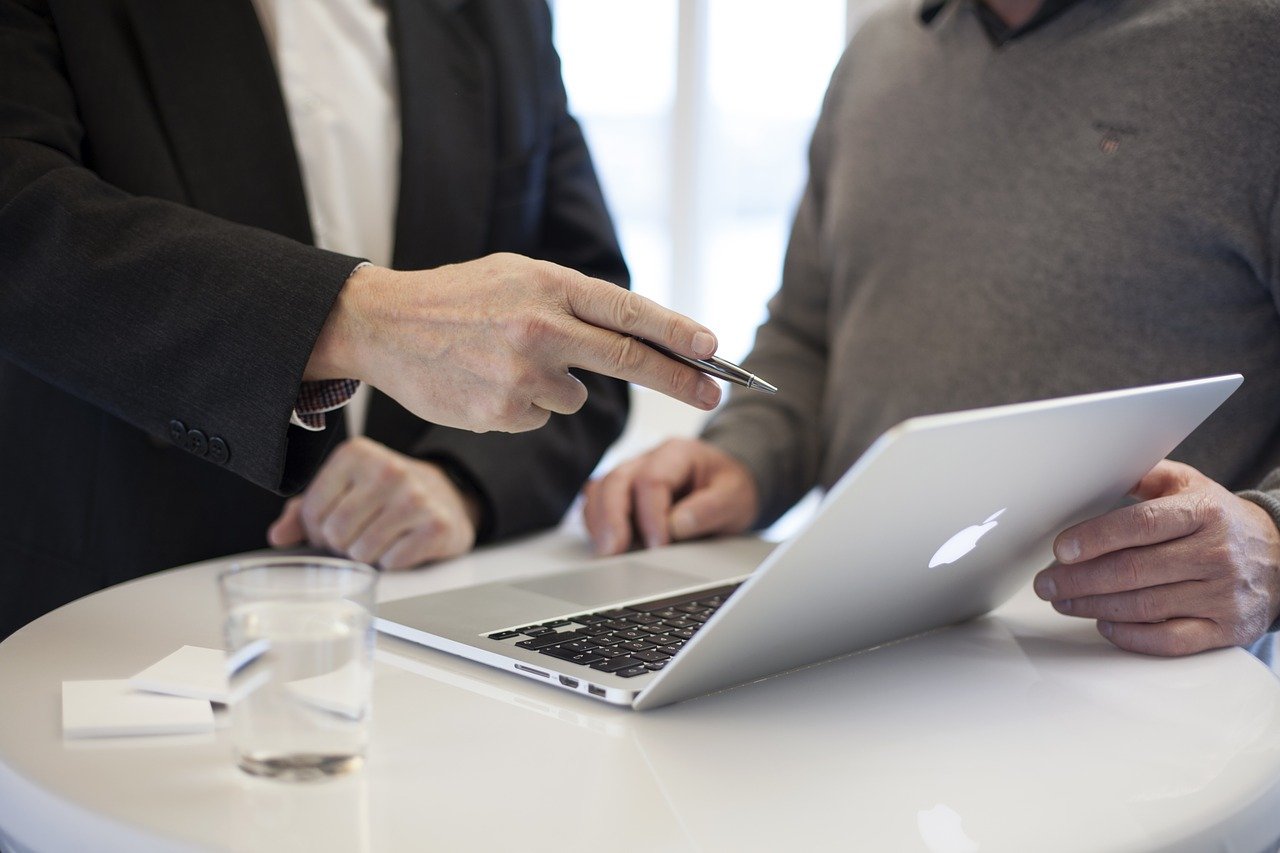 Les cadres gagnent deux fois plus que les employés