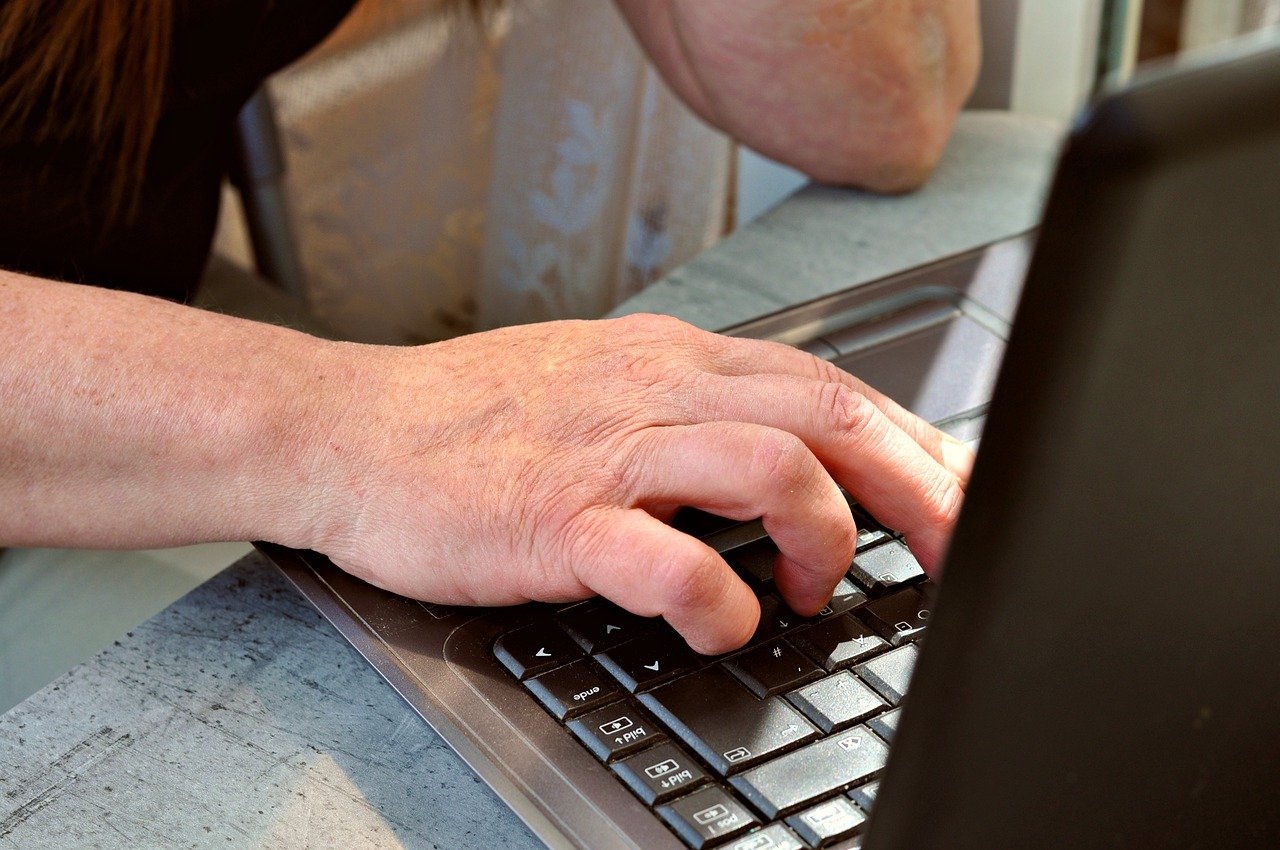 Ce patron vire 900 employés par Zoom