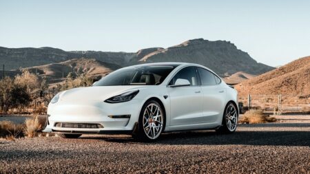 La Model 3 dans le top 10 des voitures les plus vendues en France