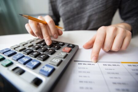 Assurance vie : pourquoi opérer des versements avant 70 ans ?