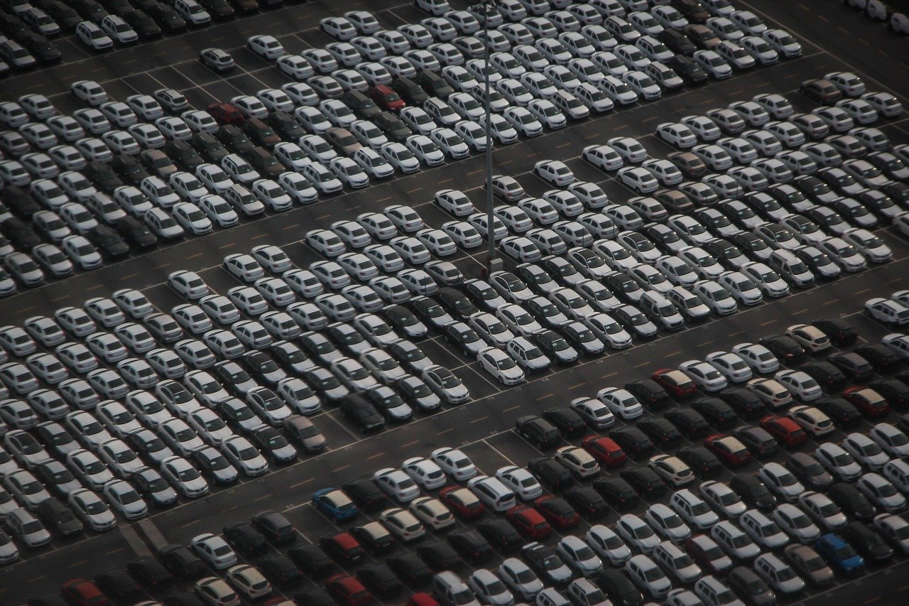 La guerre en Ukraine ajoute aux difficultés des constructeurs automobiles