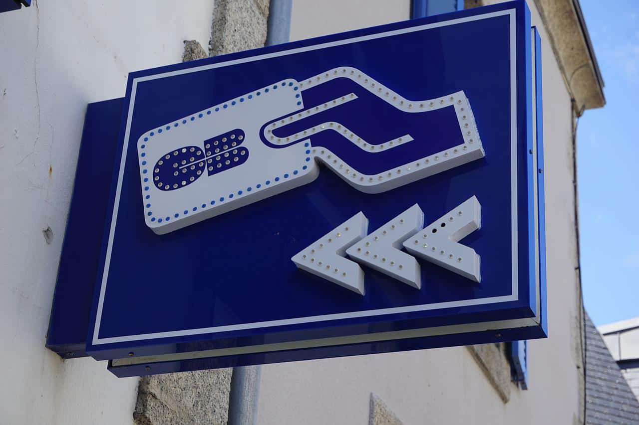 Le nombre de distributeurs de billets en recul en France