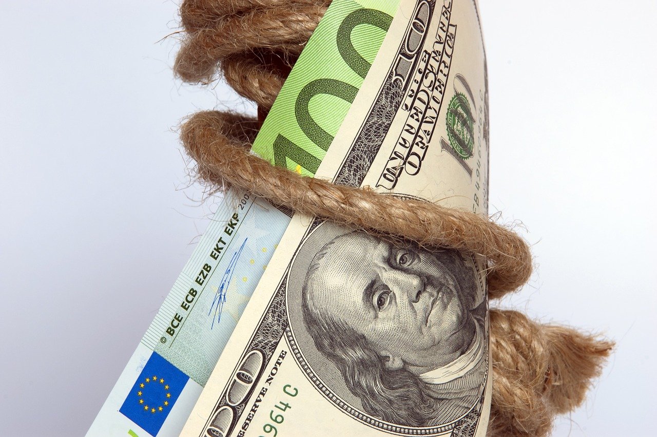 L'euro passe sous le seuil du dollar