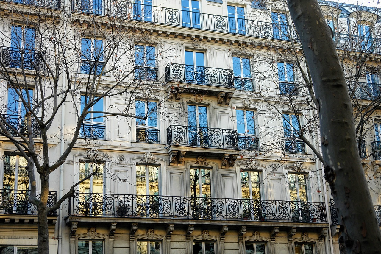 Le prix du mètre carré passe sous les 10.000 euros à Paris