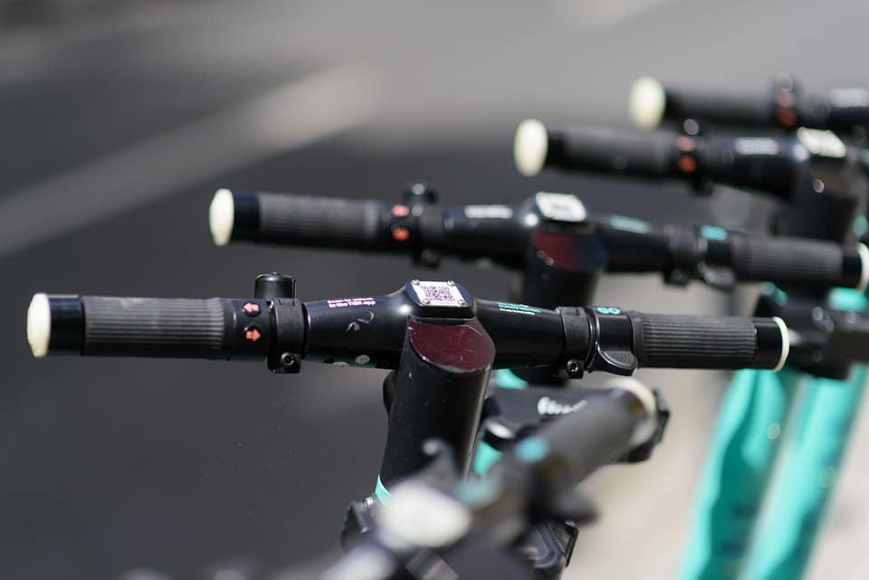 Trottinettes électriques en libre-service : pour les Parisiens, c’est « non »