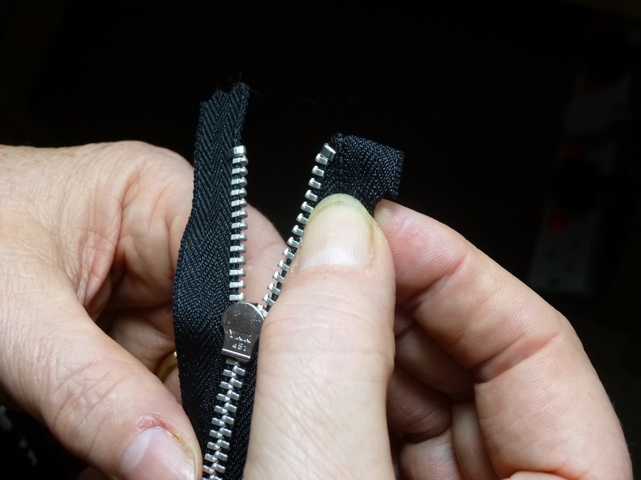 Gaspillage textile : un « bonus réparation » pour promouvoir une mode plus durable