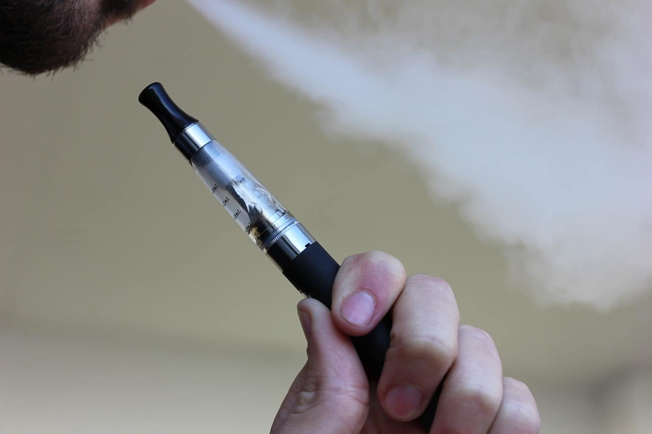 Santé et écologie : la France interdit les puffs