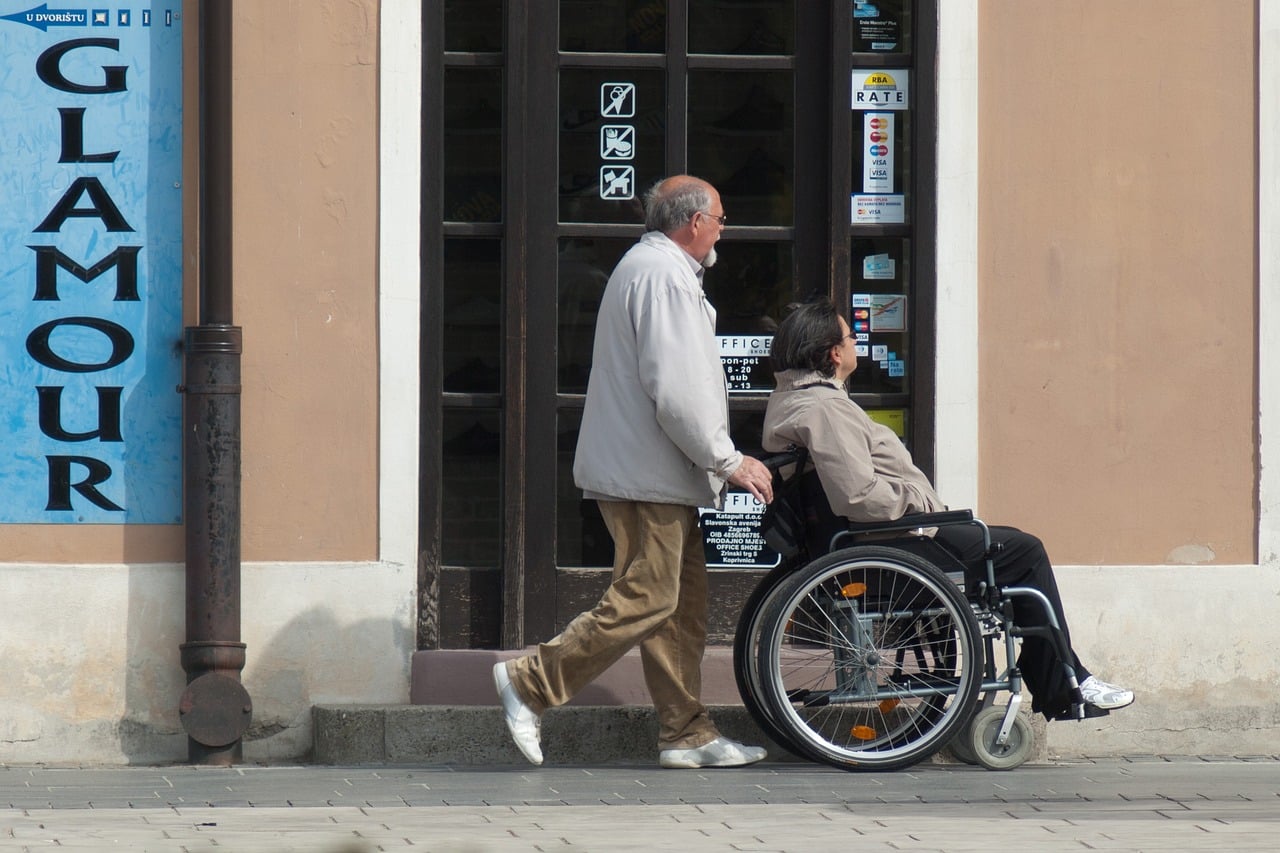 La Cour des comptes veut réaliser des économies sur les aides pour les services à la personne