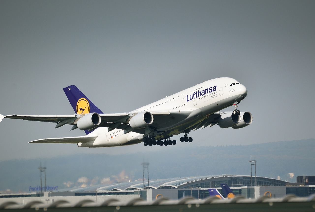 Hausse des prix chez Lufthansa pour compenser les coûts environnementaux