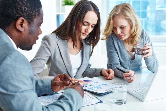 Les jeunes diplômés ont du mal à trouver un premier emploi