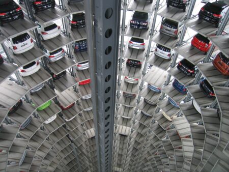 Automobile : Carlos Tavares alerte sur les possibles fermetures d'usines en Europe