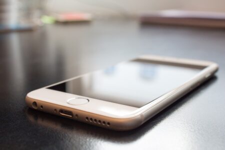 Apple vend moins d’iPhone et d’iPad, mais préserve ses bénéfices