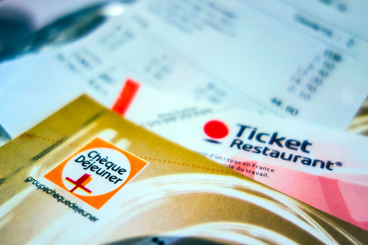 La Fin Des Tickets Restaurant La Menace Qui Pese Sur 40 000 Emplois