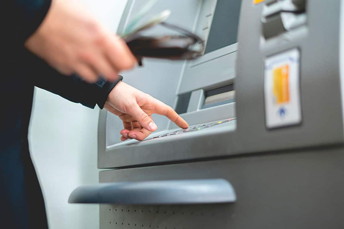 Rumeurs non fondées sur les distributeurs automatiques de billets : démêler le vrai du faux