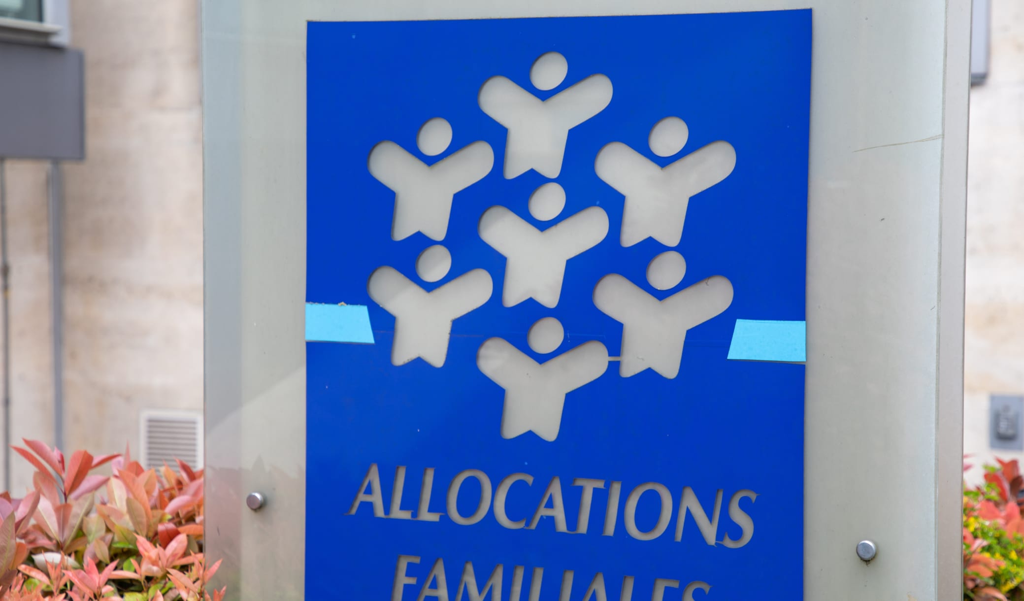 15.000 euros offerts par la CAF ? La rumeur qui affole les réseaux sociaux