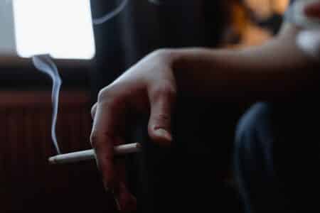 Francais Achetent Cigarettes Etranger