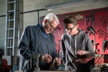 Le gouvernement français adopte un contrat pour l'emploi des seniors