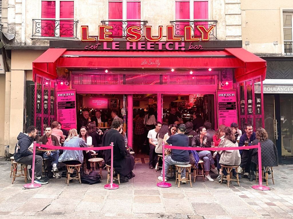 Leur café vaut 1€, la grenadine est offerte : l’adresse secrète qui rend fous les Parisiens